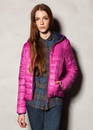 Рожева красива куртка з капішоном від pull&bear