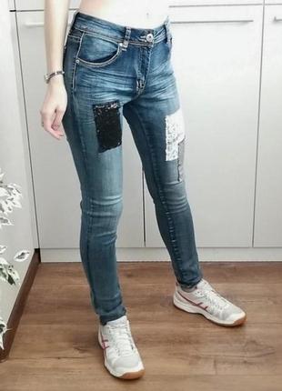 Плотные джинсы с пайетками  🌺