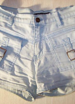 В подарок джинсовые шорты голубые с пряжками на карманах 28р s...
