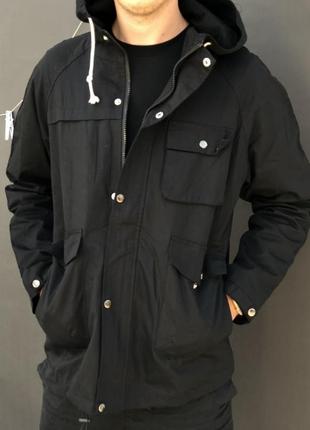Молодежная легкая черная куртка ветровка хлопковая с капюшоном