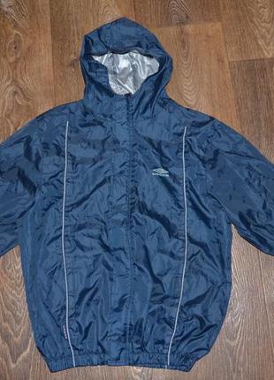 Куртка, ветровка umbro (10-11 лет) непромокаемая.