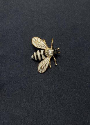 Брошь пчелка черно-белая золотистая