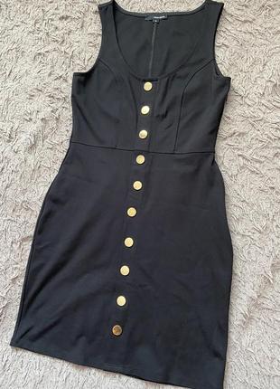 Сукня чорна класична обтягуюча приталена з гудзиками плаття