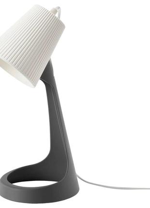 Лампа настольная рабочая серая, белая Ikea 703.584.87 СВАЛЛЕТ