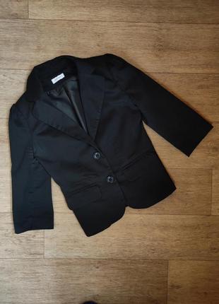 Женский укороченный приталенный черный пиджак с рукавом 3/4 orsay
