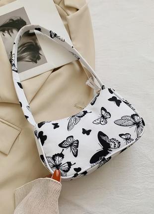 Белая сумочка багет с бабочками