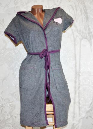 Размер M (42-44). Женский серый махровый халат с капюшоном и к...