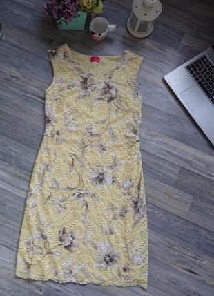 Красивое женское платье с кружевом в цветы размер 44/46