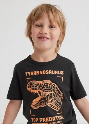 Интересная футболка с динозавром