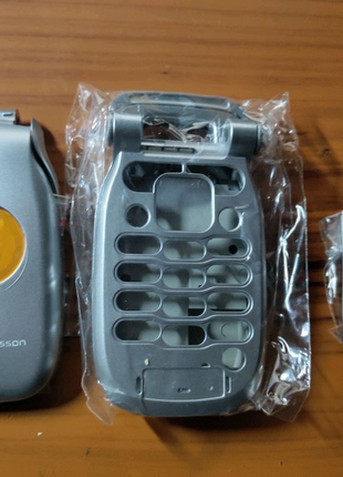 Корпус для телефона Sony Ericsson Z200-серебро