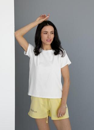 Базова біла футболка жіноча