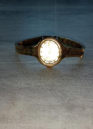 Жіночий, позолочений, наручний годинник, 17 каменів