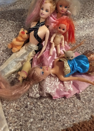 Продам ляльку та її подружок