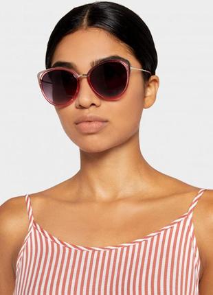 Женские солнцезащитные очки parfois плюс чехол в комплекте