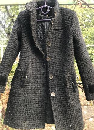 Чорне пальто 46р з пояском та капюшоном