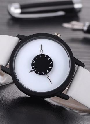 Креативные часы для мужчин и женщин, уникальный дизайн.