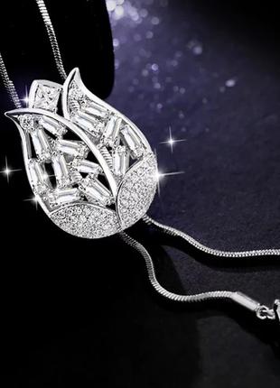 Ожерелье- цепочка с подвеской в форме тюльпана с кристаллами