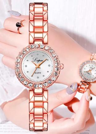 Часы-браслет цвета розового золота с кристаллами