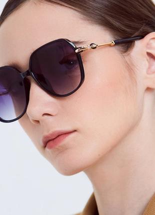 Женские солнцезащитные очки с градиентными стеклами