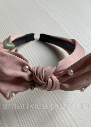 Обруч для волос розовый (пудра) с бантом с жемчугом