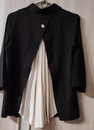 Блузка черная