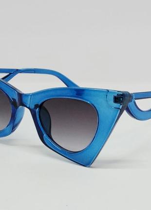 Модные женские солнцезащитные очки оригинального дизайна в син...