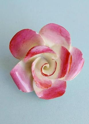 Винтажная керамическая брошь роза
