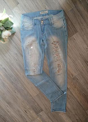 Женские летние джинсы с потертостями рваные размер 44/46