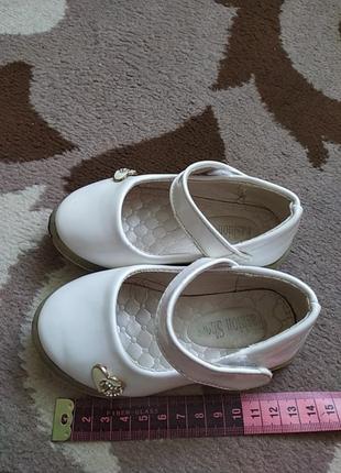 Туфельки білі на дівчинку 2 р, 22 розмір