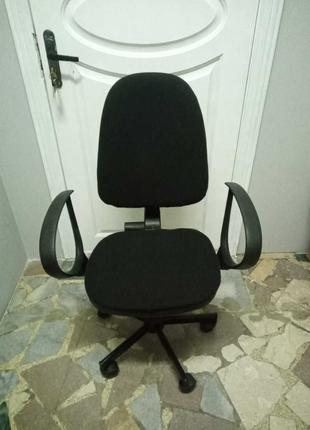 Офисное компьютерное кресло на колесиках косметика в идеале