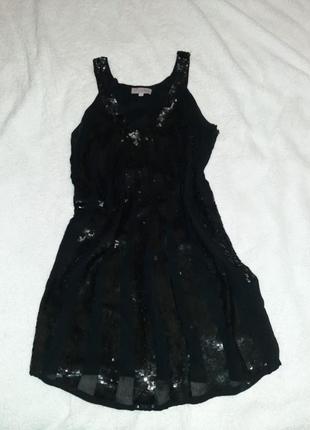 Короткое коктейльное платье с пайетками