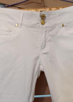 Белые брюки укороченные oggi
