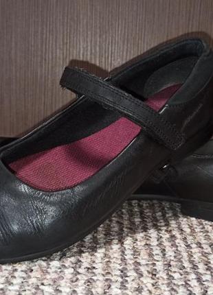 Туфли на девочку clarks, кожа. размер 32 ( по стельке 21,5 см)