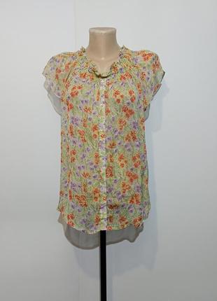 Шелковая блуза с цветочным принтом.