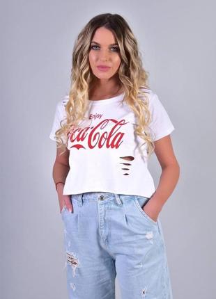 Укороченная рваная футболка / укороченный топ принт coca cola ...
