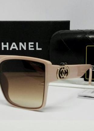 Chanel стильні жіночі сонцезахисні окуляри бежево кремові з гр...