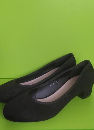 Туфли чёрные на устойчивом каблучке gollmony, 38