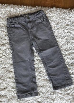 Фирменные серые джинсы на 3 года
