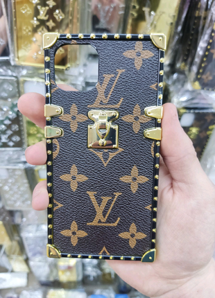 Чехол Louis Vuitton для iPhone 13