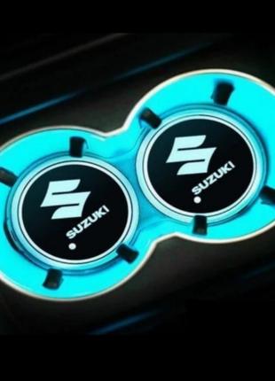 Подсветка подстаканника с логотипом автомобиля SUZUKI