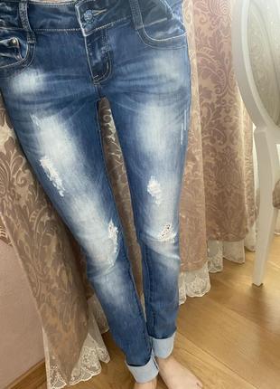 Женские джинсы на высокую стройнуюдевушку