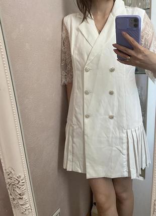 Шикарное белое платье-пиджак
