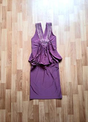 Фиолетовое облегающее платье со стразами