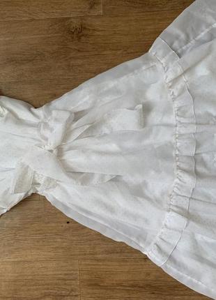 Платье белое нарядное с дефектом