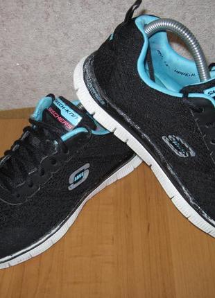 Кроссовки skechers 40 размера .