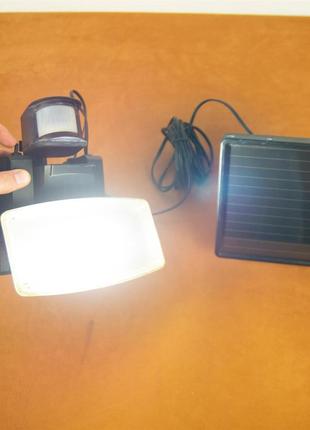 LED прожектор на солнечной батареи WeteLux с датчиком движения