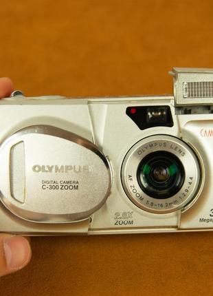 Винтажный цифровой фотоаппарат Olympus C-300 ZOOM Japan (2002г...