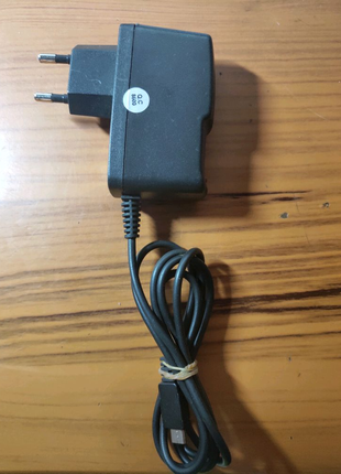 Зарядний пристрій телефона micro USB