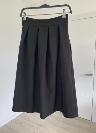 Чорна спідниця/юбка міді з костюмної тканини
