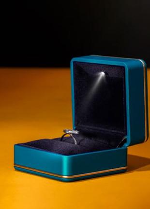 Коробочка для кольца с подсветкой ярко синего цвета